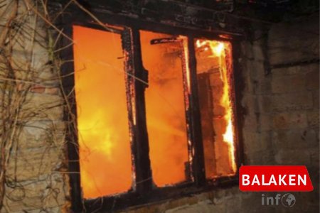 Balakəndə ev yanıb