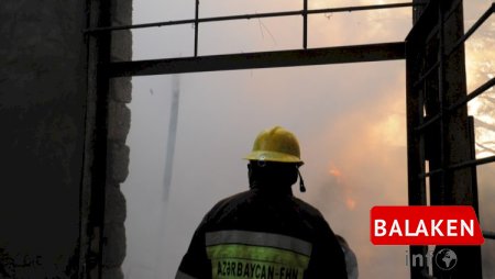 Balakəndə ev yandı